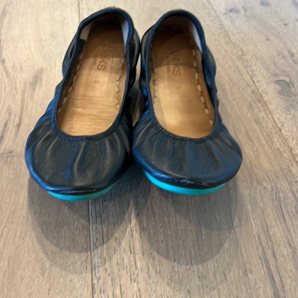 Tieks size 8 matte black ballet flats - Picture 4 of 6